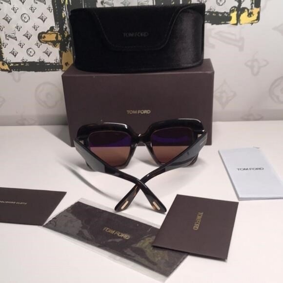 New Authentic Tom Ford Esme TF1157 52J Havana/Brown Sunglasses main image 5